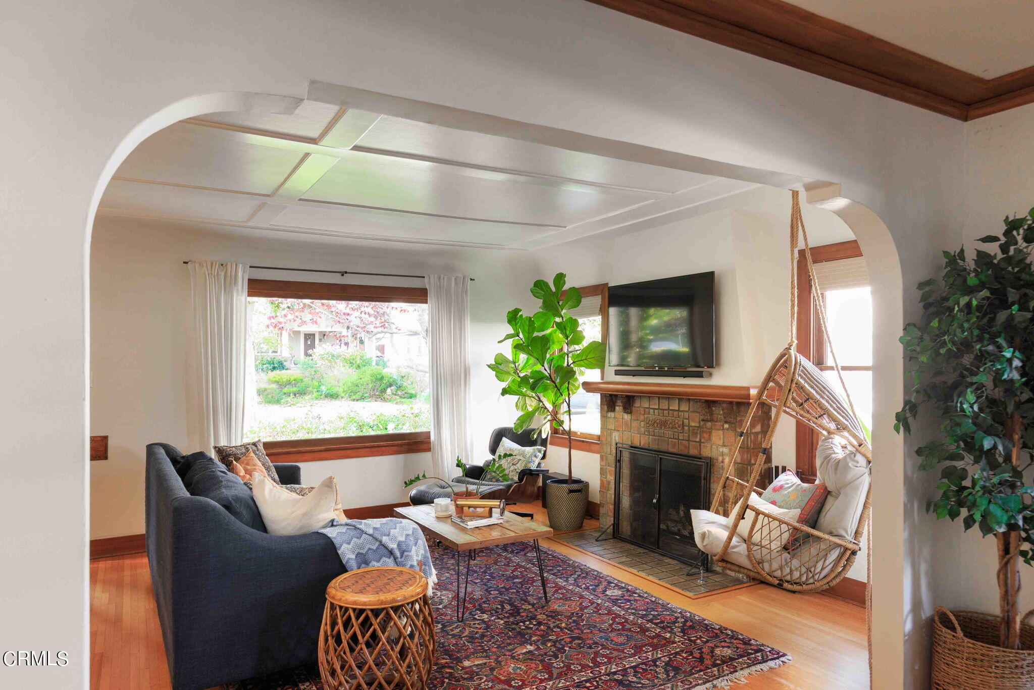 1864 Queensberry Road Pasadena, CA 91104 - Photo 11 of 40 a living room with furniture and a fireplace