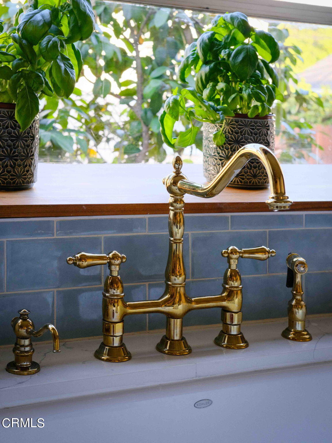 1864 Queensberry Road Pasadena, CA 91104 - Photo 18 of 40 a view of a room with gym equipment