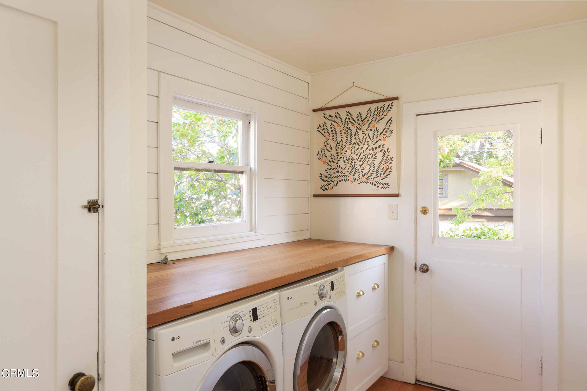 1864 Queensberry Road Pasadena, CA 91104 - Photo 19 of 40 a utility room with dryer and washer