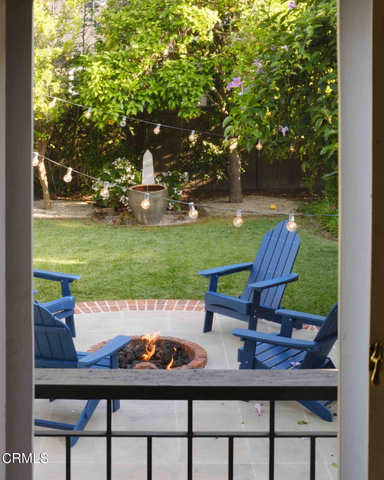 1864 Queensberry Road Pasadena, CA 91104 - Photo 26 of 40 a view of a bench in the garden