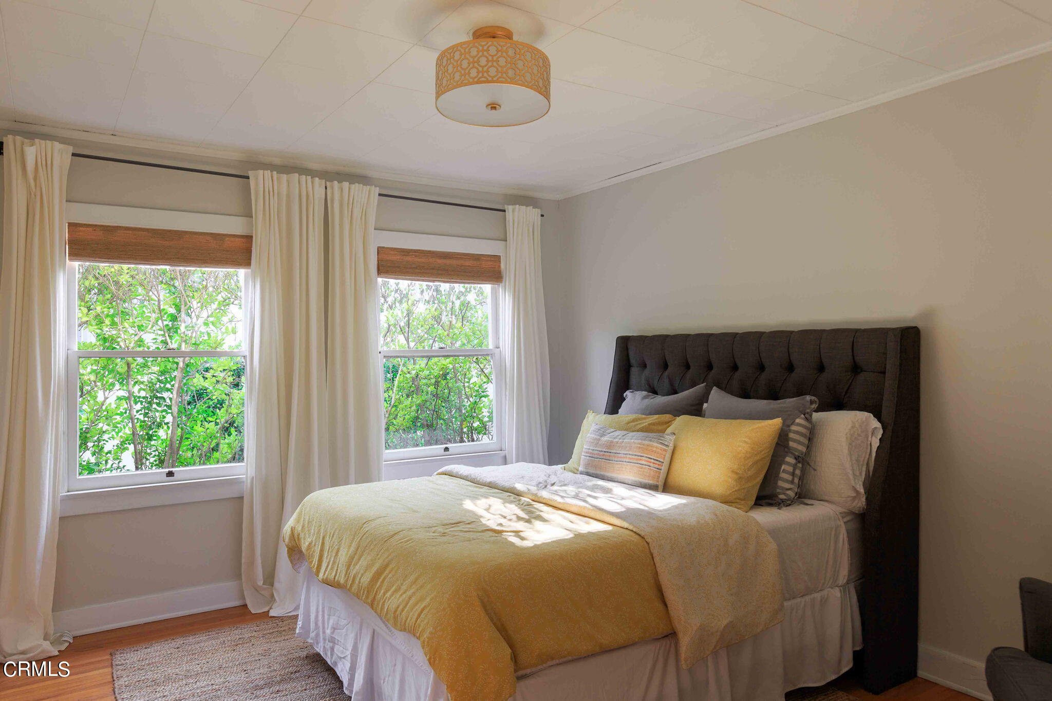 1864 Queensberry Road Pasadena, CA 91104 - Photo 28 of 40 a bedroom with a bed and window