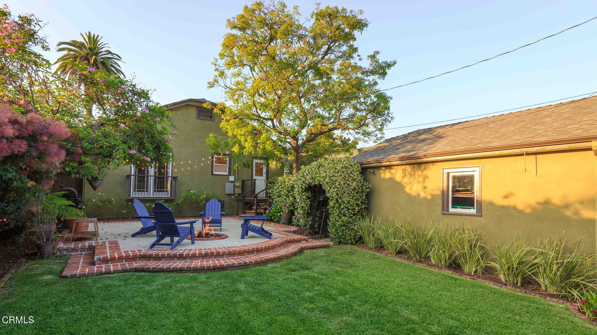 1864 Queensberry Road Pasadena, CA 91104 - Photo 37 of 40 a house view with a garden space