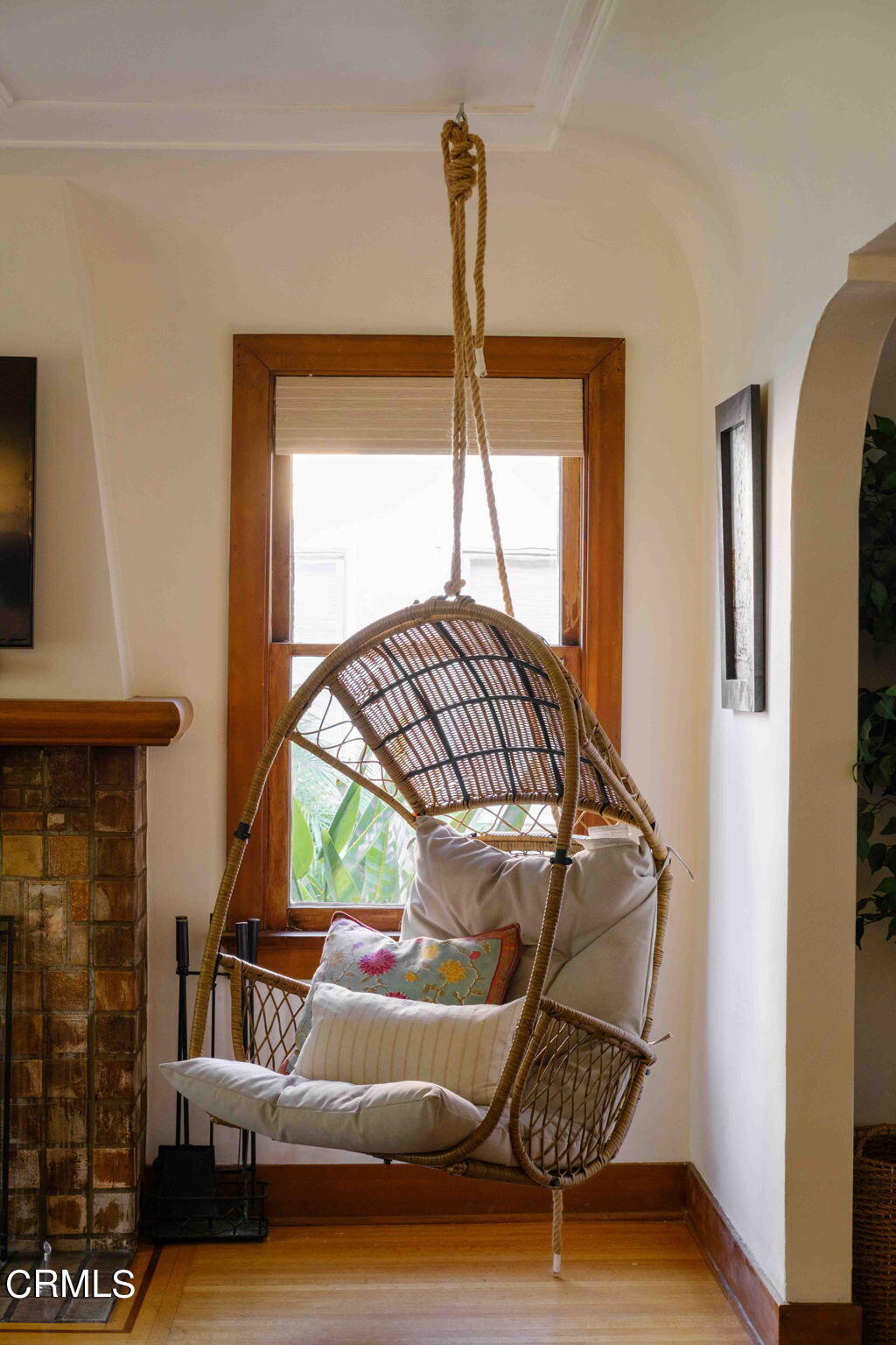 1864 Queensberry Road Pasadena, CA 91104 - Photo 9 of 40 a living room with furniture and a window
