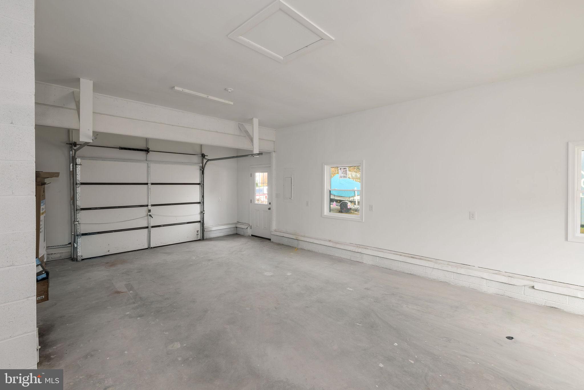 16853 Sherbrooke Road Lewes, DE 19958 - Photo 28 of 32 an empty room with windows and closet
