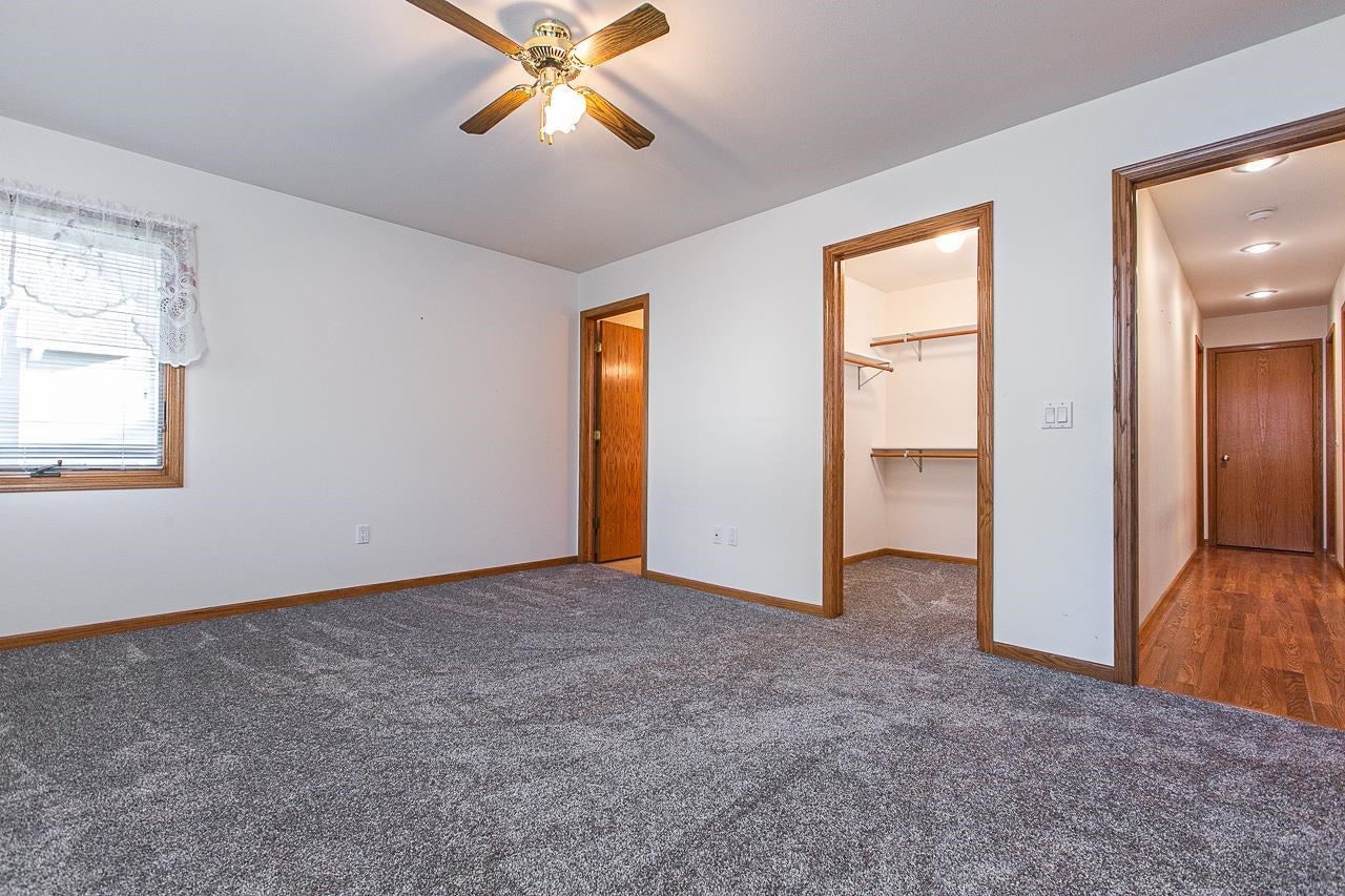 2260 Yorktown Road Dubuque, IA 52002 - Photo 12 of 28 Gallery Image 12