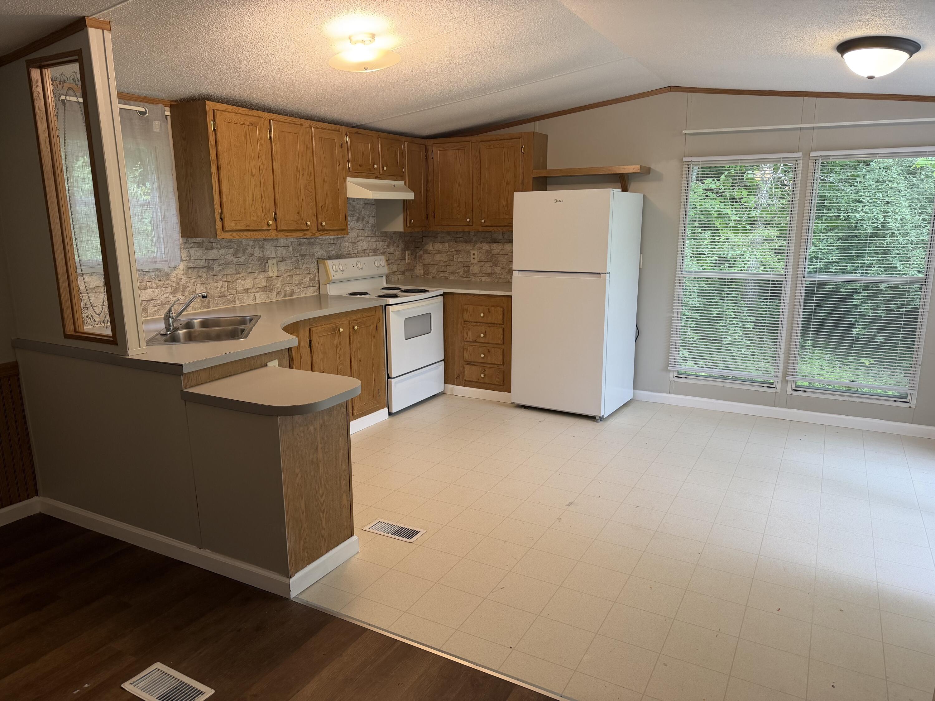 1326 Bacon Creek Road Corbin, KY 40701 - Photo 5 of 14 IMG_3904