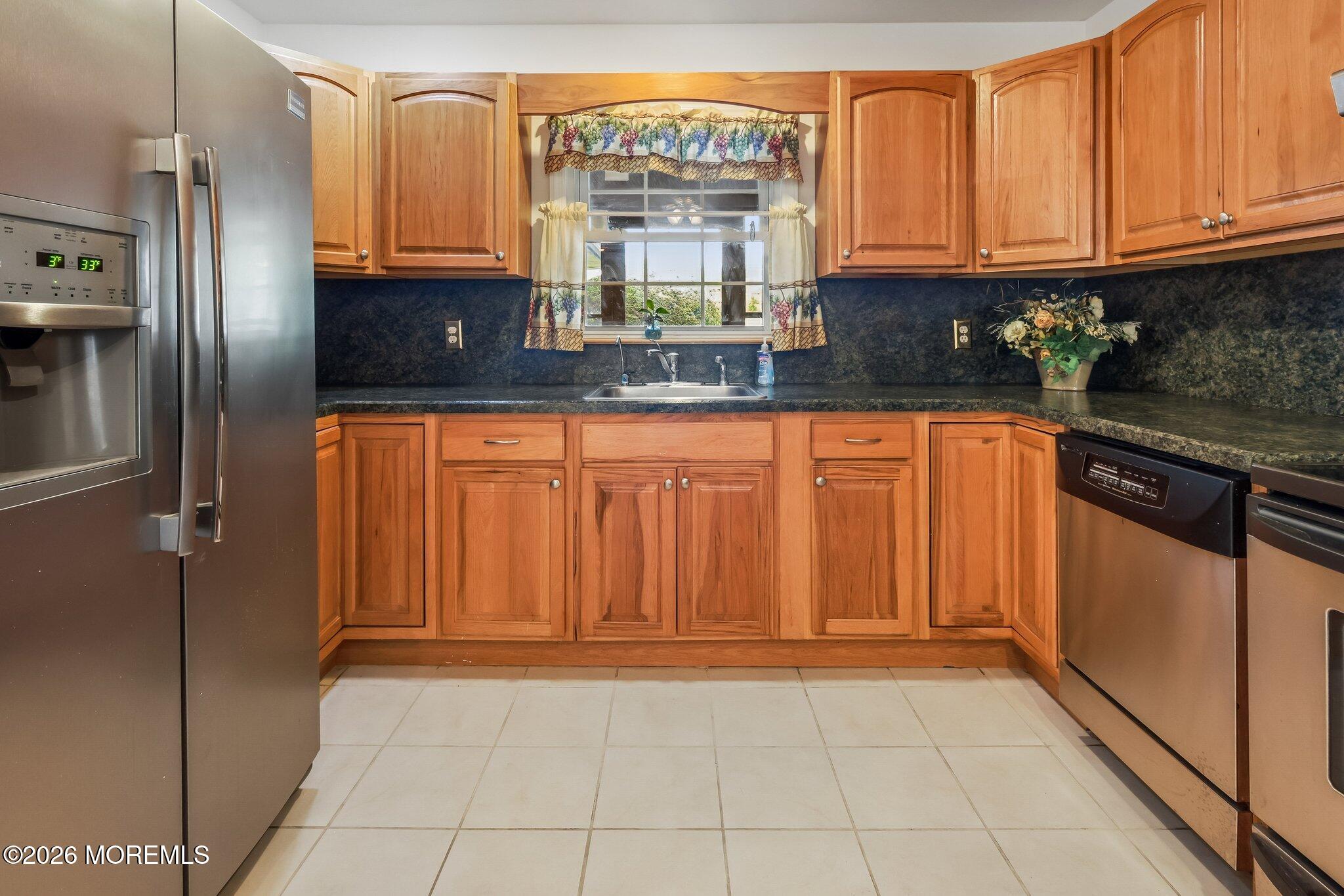 6 Wister Place Matawan, NJ 07747 - Photo 5 of 25 005