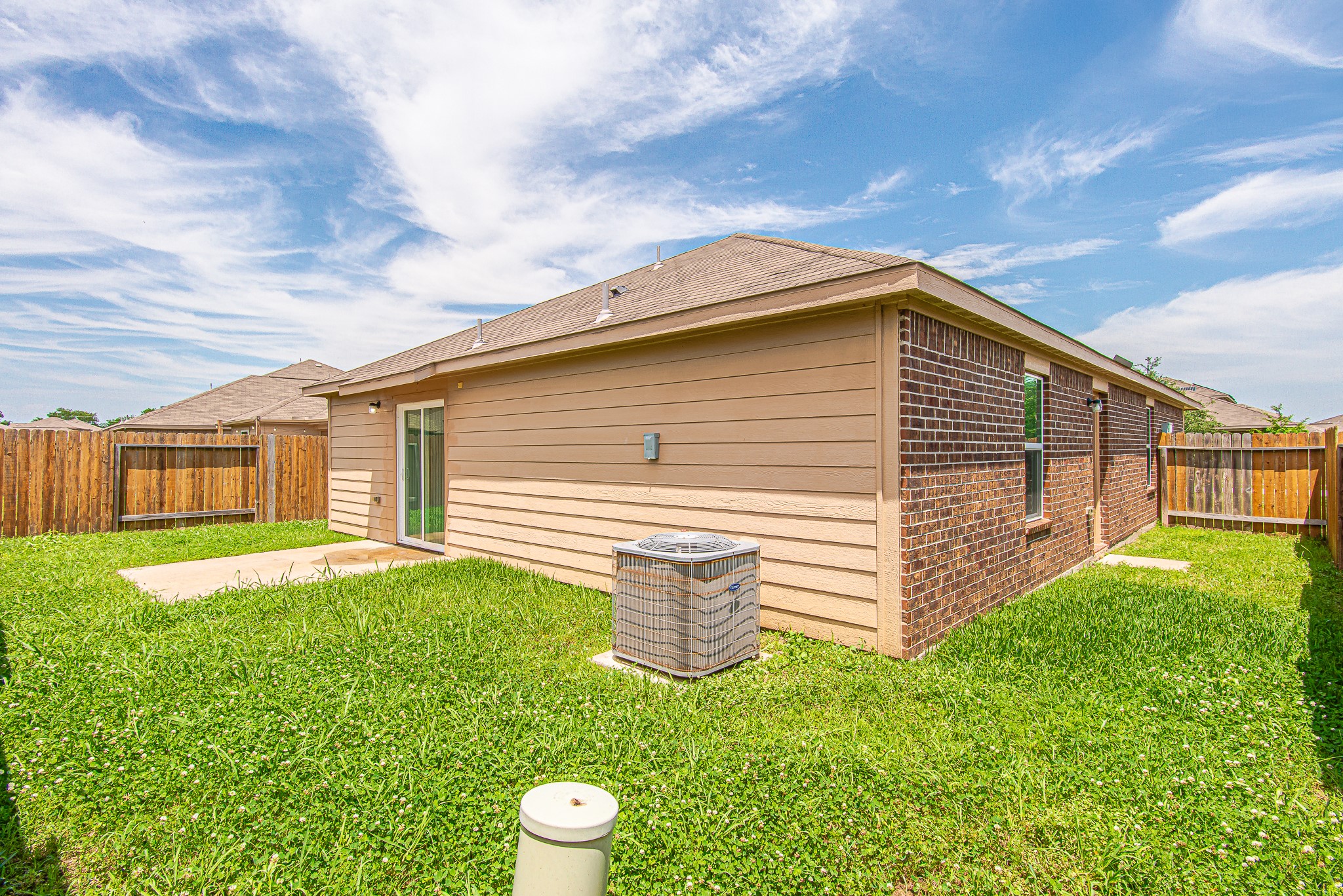 9522 Olive Stone Drive Rosharon, TX 77583 - Photo 27 of 29 a front view of a house with garden