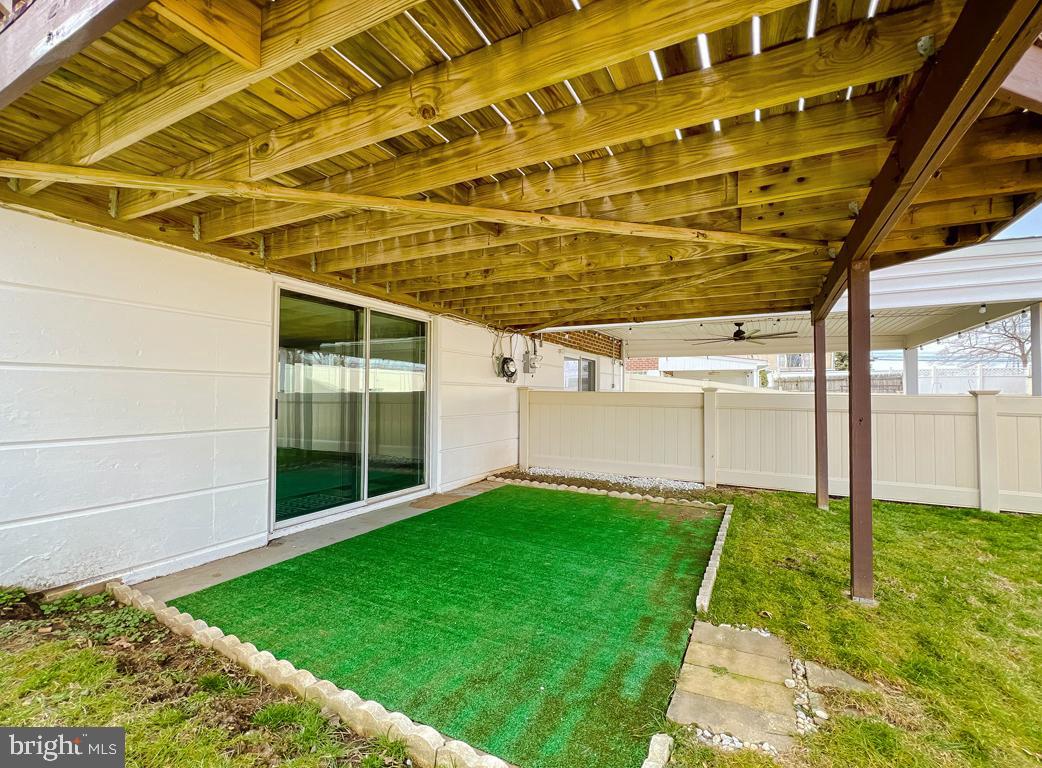 15018 London Road Philadelphia, PA 19116 - Photo 43 of 52 Rear Patio