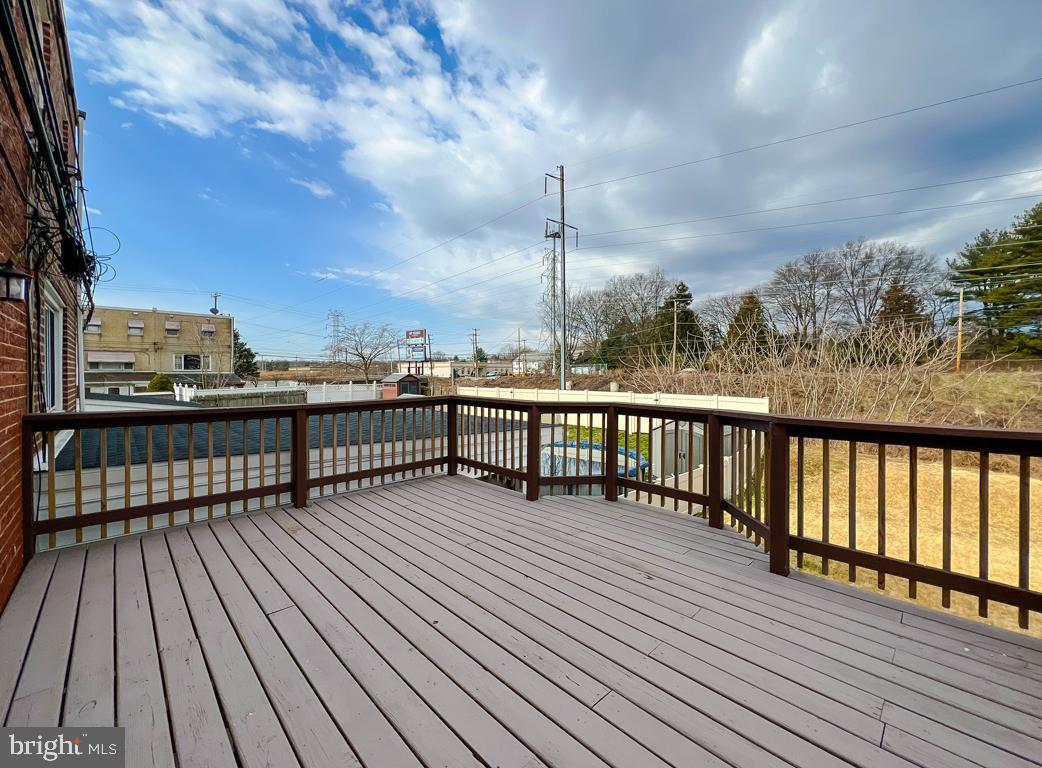 15018 London Road Philadelphia, PA 19116 - Photo 45 of 52 Deck