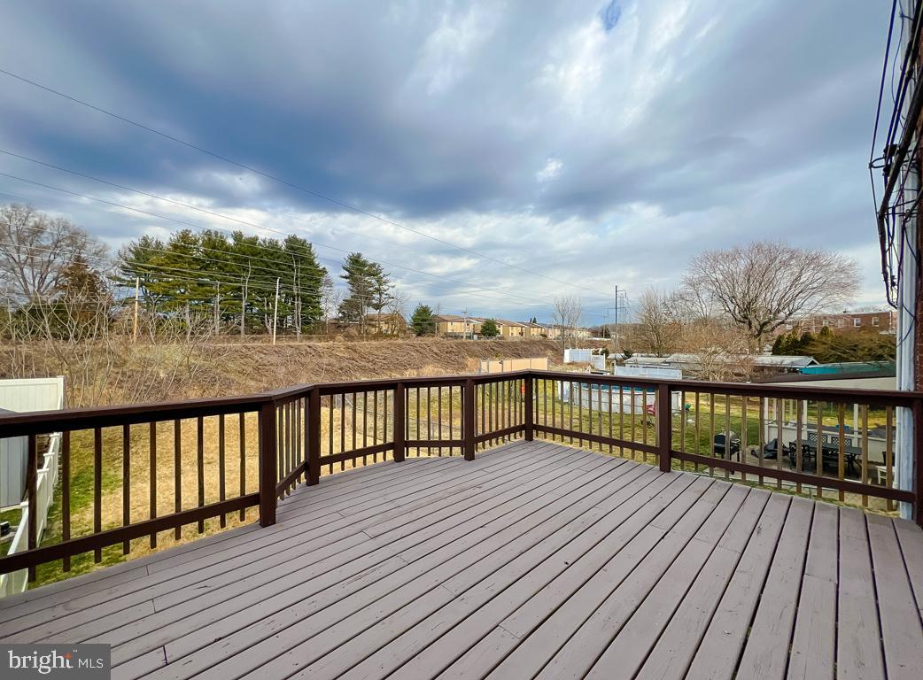 15018 London Road Philadelphia, PA 19116 - Photo 46 of 52 Deck