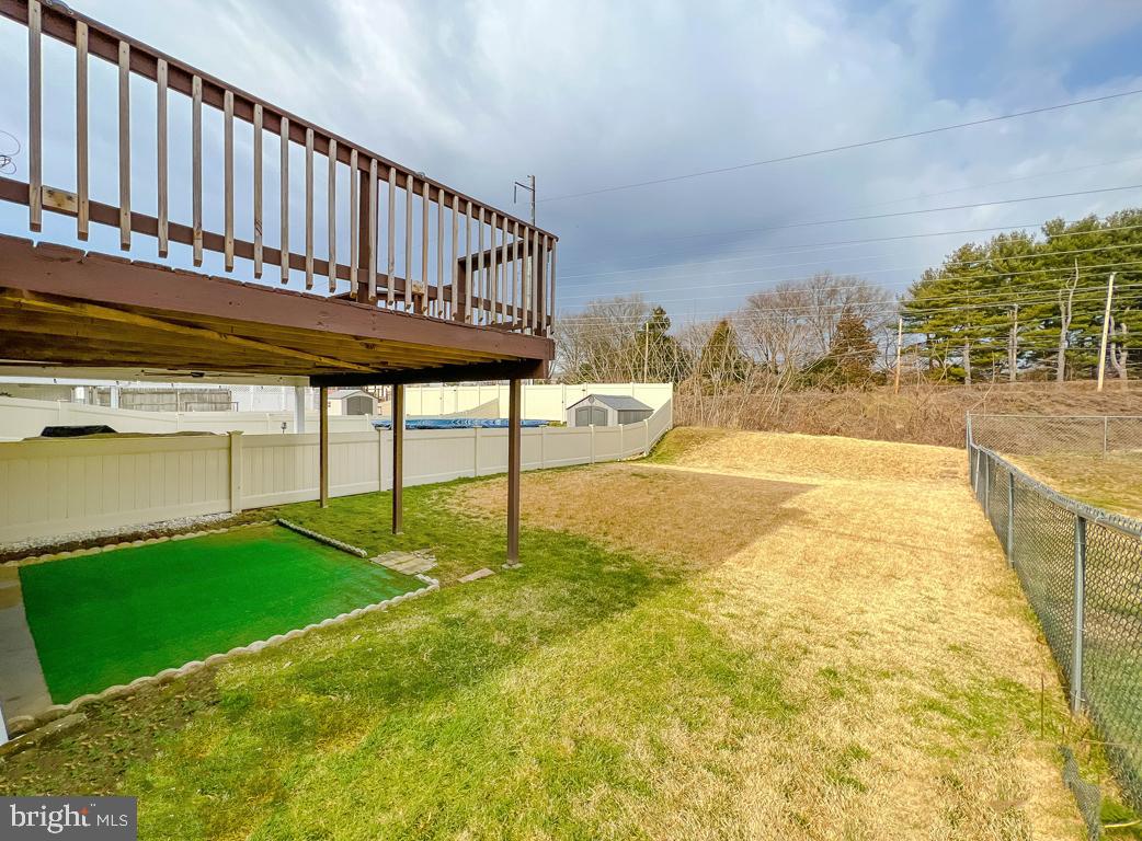 15018 London Road Philadelphia, PA 19116 - Photo 48 of 52 Rear View
