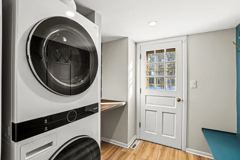 $769,900 | 9062 North Lake Drive, Bayside, WI 53217