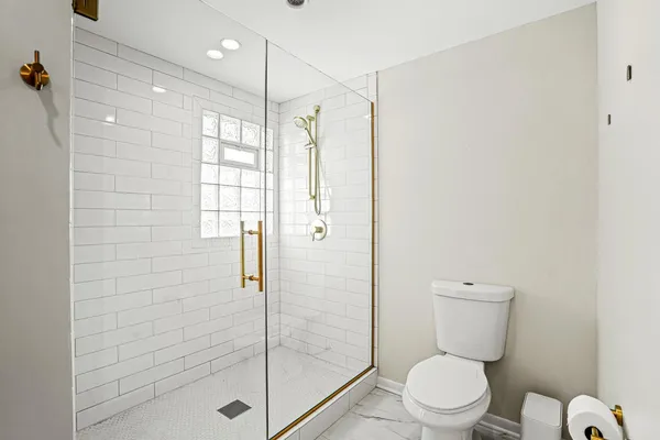 $769,900 | 9062 North Lake Drive, Bayside, WI 53217