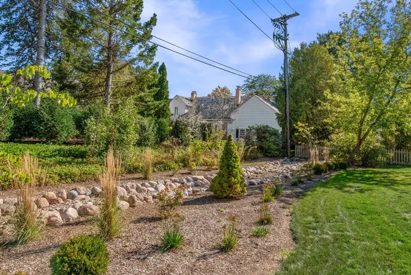 $769,900 | 9062 North Lake Drive, Bayside, WI 53217