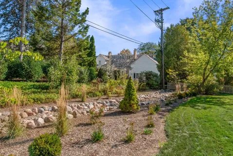 $769,900 | 9062 North Lake Drive, Bayside, WI 53217