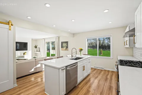 $769,900 | 9062 North Lake Drive, Bayside, WI 53217