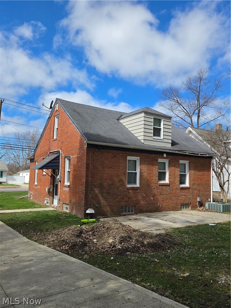 1275 South Green Road Cleveland, OH 44121 - Photo 2 of 22