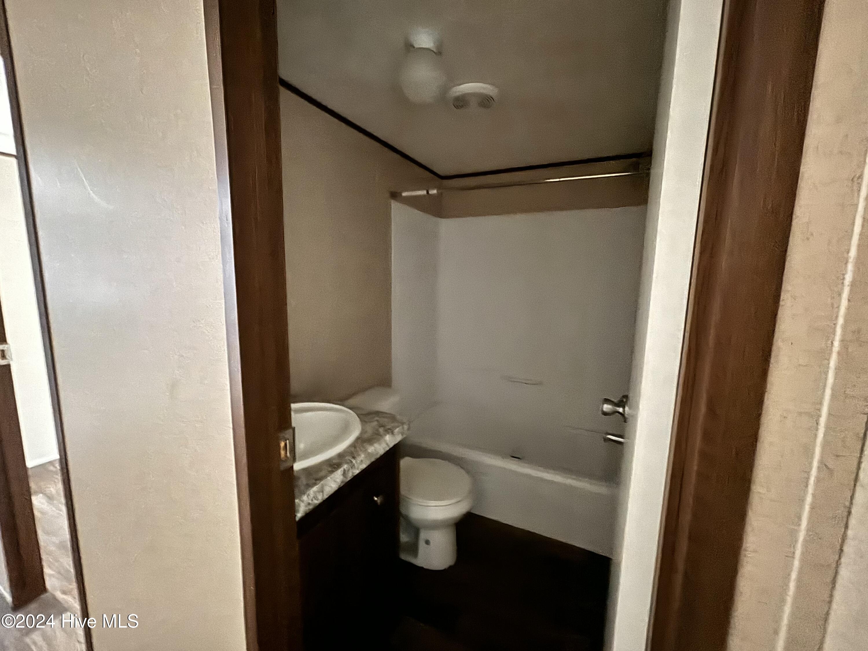 342 Lorraine Road Clinton, NC 28328 - Photo 8 of 9
