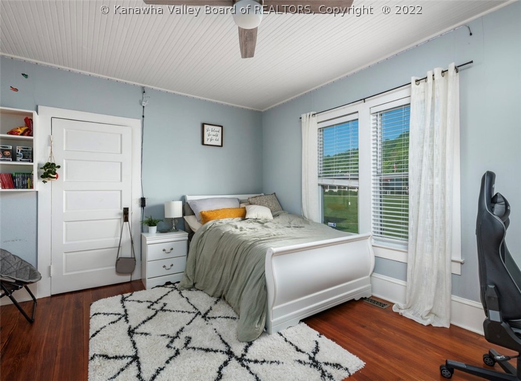 4038 Lower Falls Road St. Albans, WV 25177 - Photo 11 of 24 Main level bedroom