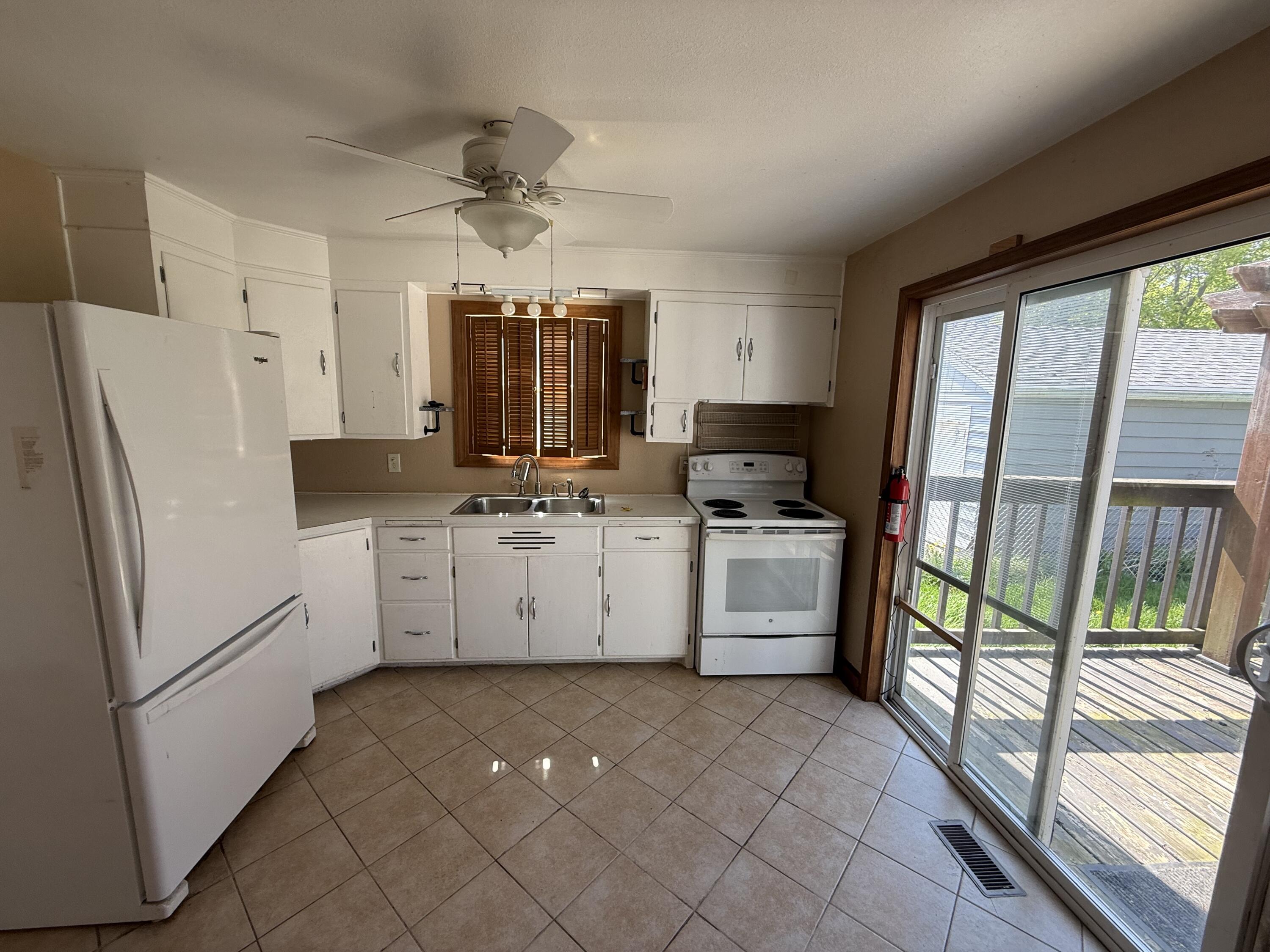 2912 Memorial Drive Two Rivers, WI 54241 - Photo 5 of 14 7