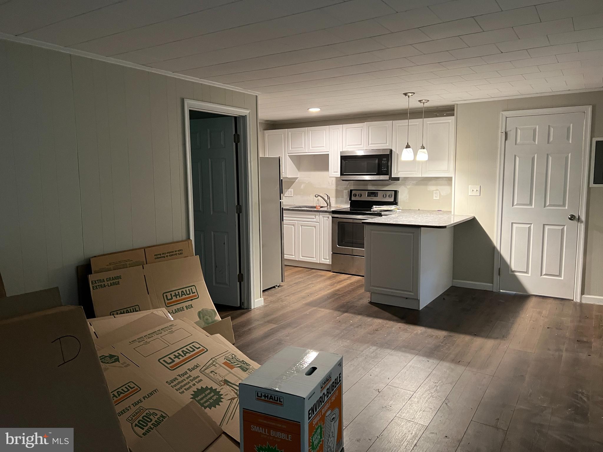 3215 Miller Road Pennsburg, PA 18073 - Photo 5 of 25 1st floor unit kit and fam rm