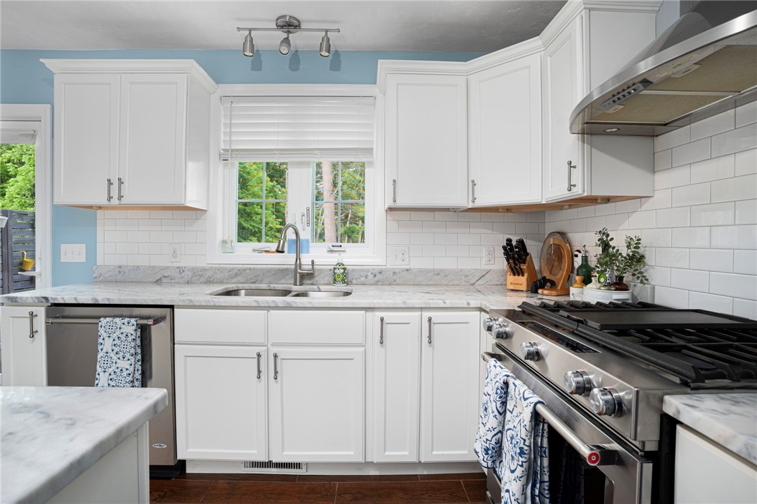 23 Clinton Avenue Scituate, RI 02831 - Photo 23 of 37