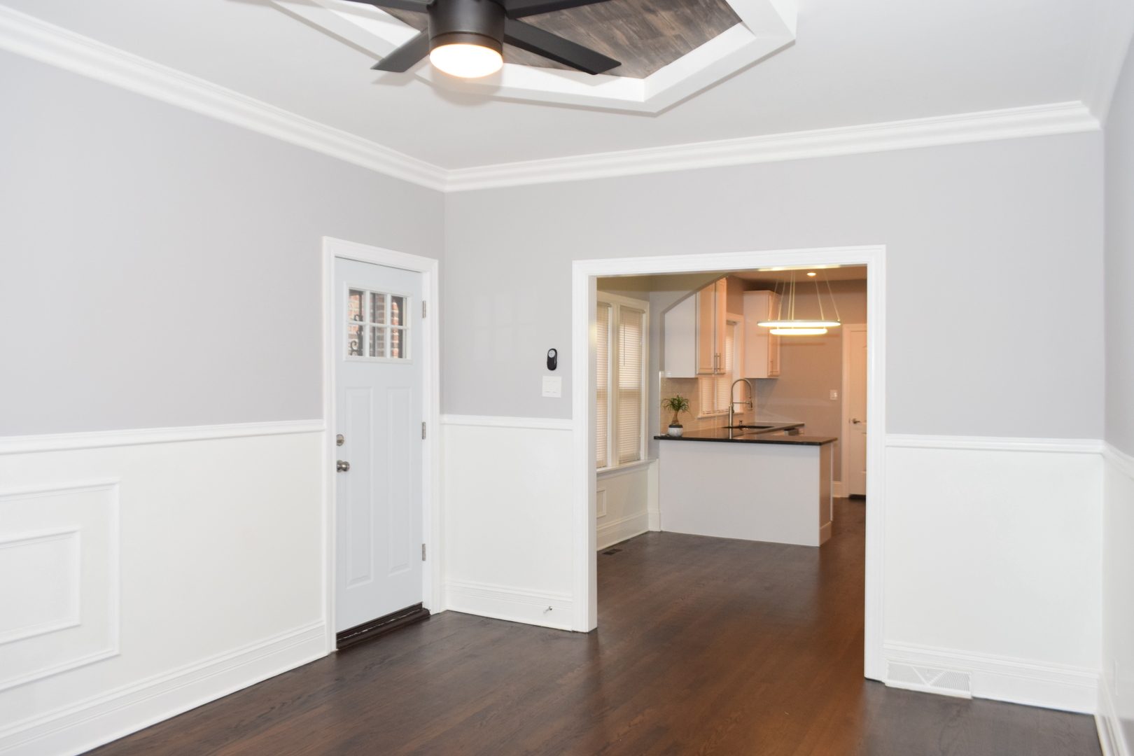 8236 South Ridgeland Avenue Chicago, IL 60617 - Photo 4 of 25