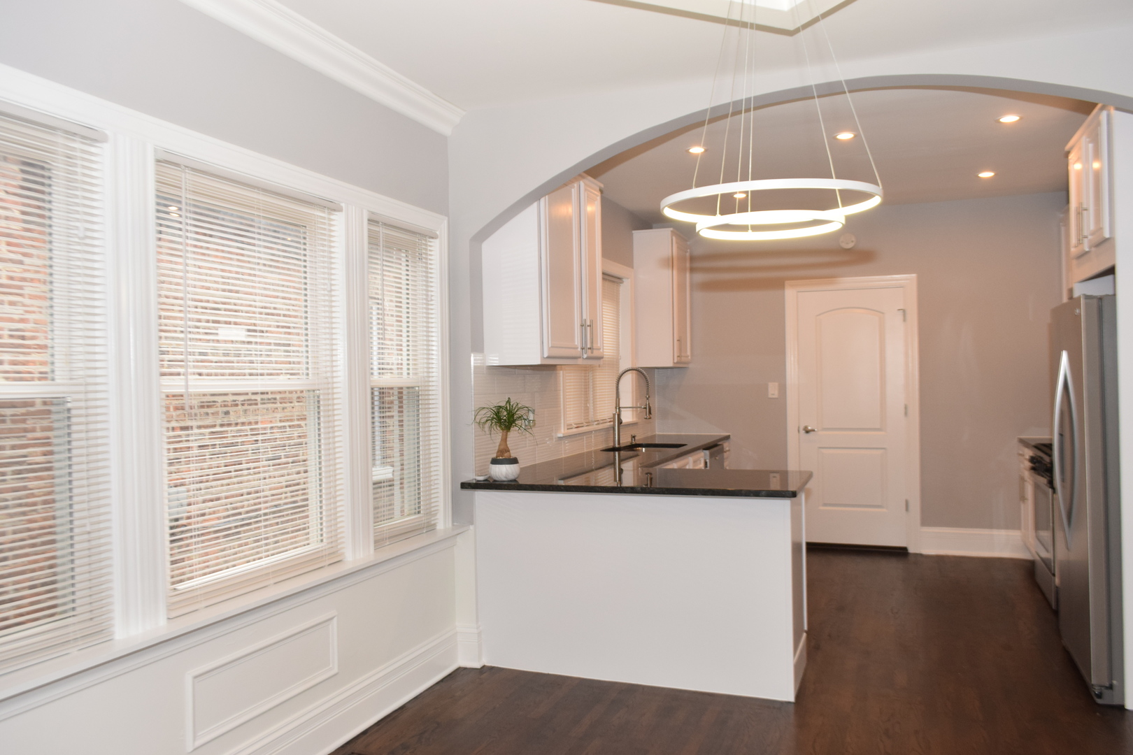 8236 South Ridgeland Avenue Chicago, IL 60617 - Photo 5 of 25