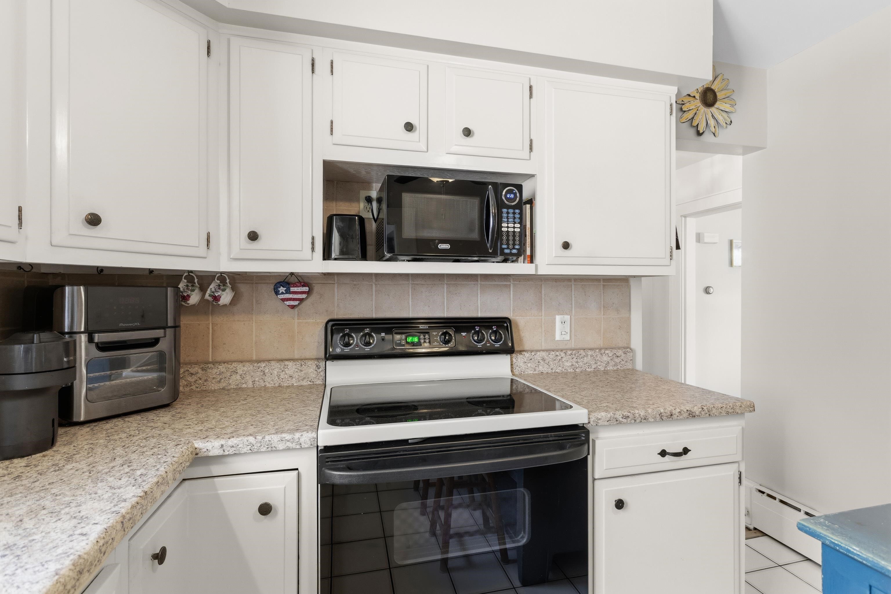 611 Coolidge Avenue Manchester, NH 03102 - Photo 14 of 55
