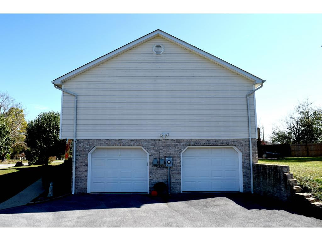 119 Edgefield Road Bristol, TN 37620 - Photo 4 of 24 Photo 4