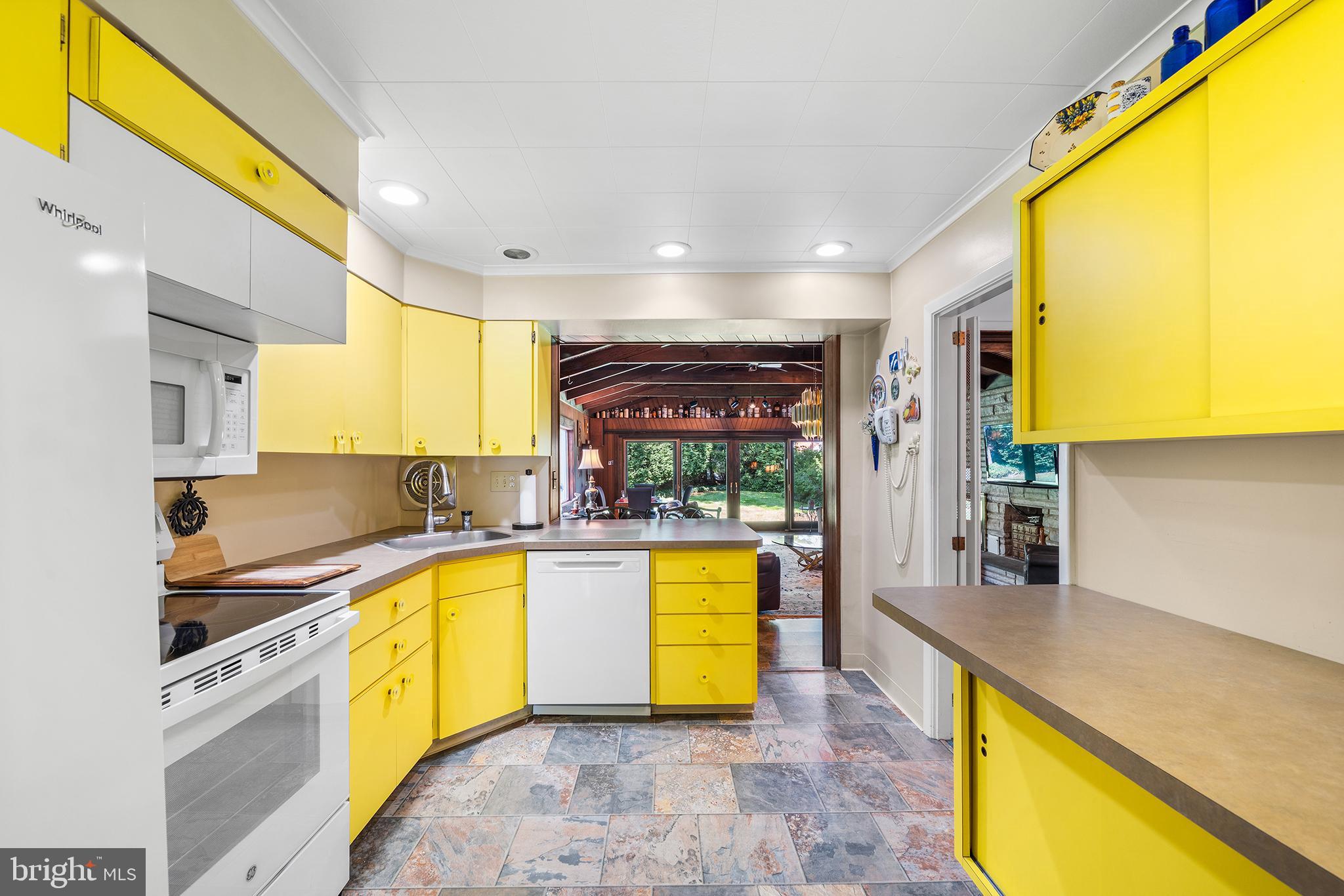 403 Meadow Lane Wallingford, PA 19086 - Photo 12 of 38 Kitchen