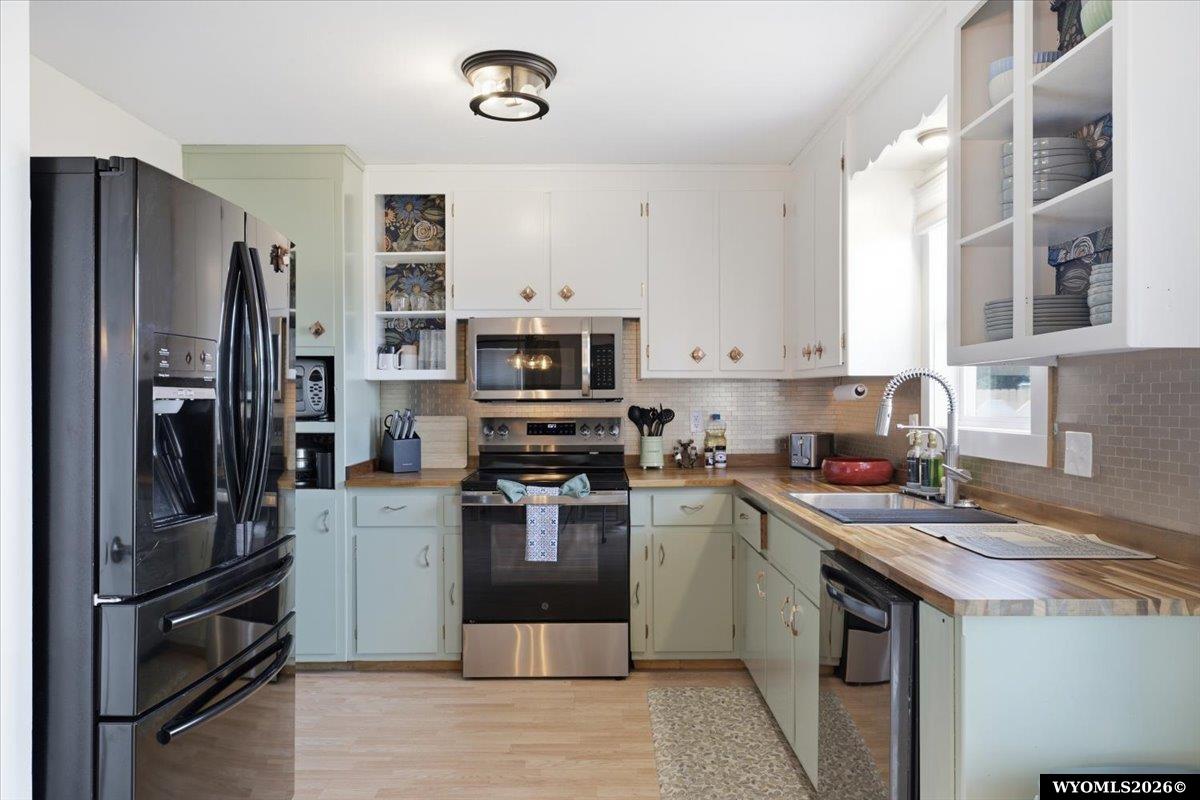 1235 Chamberlain Road Casper, WY 82604 - Photo 10 of 37 Gallery Image 10