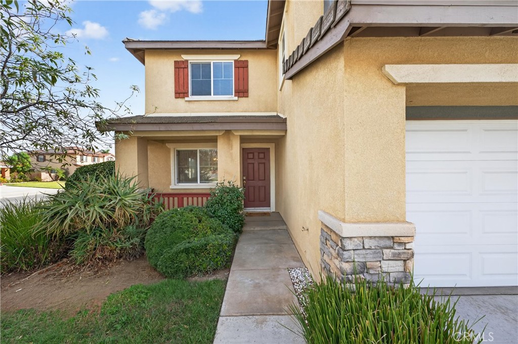 9406 Kentfield Court Riverside, CA 92508 - Photo 5 of 64 Inviting front entry