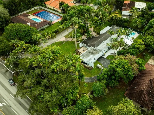 $2,849,000 | 8290 Sunset Drive, Miami, FL 33143