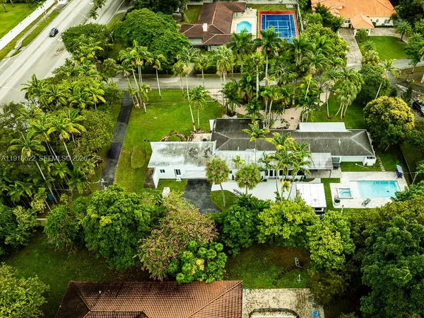 $2,849,000 | 8290 Sunset Drive, Miami, FL 33143