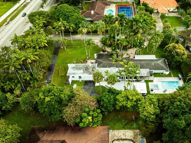 $2,849,000 | 8290 Sunset Drive, Miami, FL 33143