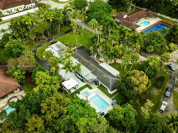 $2,849,000 | 8290 Sunset Drive, Miami, FL 33143