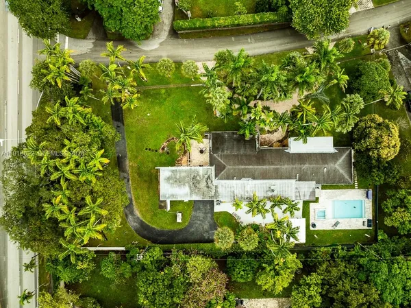 $2,849,000 | 8290 Sunset Drive, Miami, FL 33143