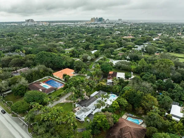 $2,849,000 | 8290 Sunset Drive, Miami, FL 33143
