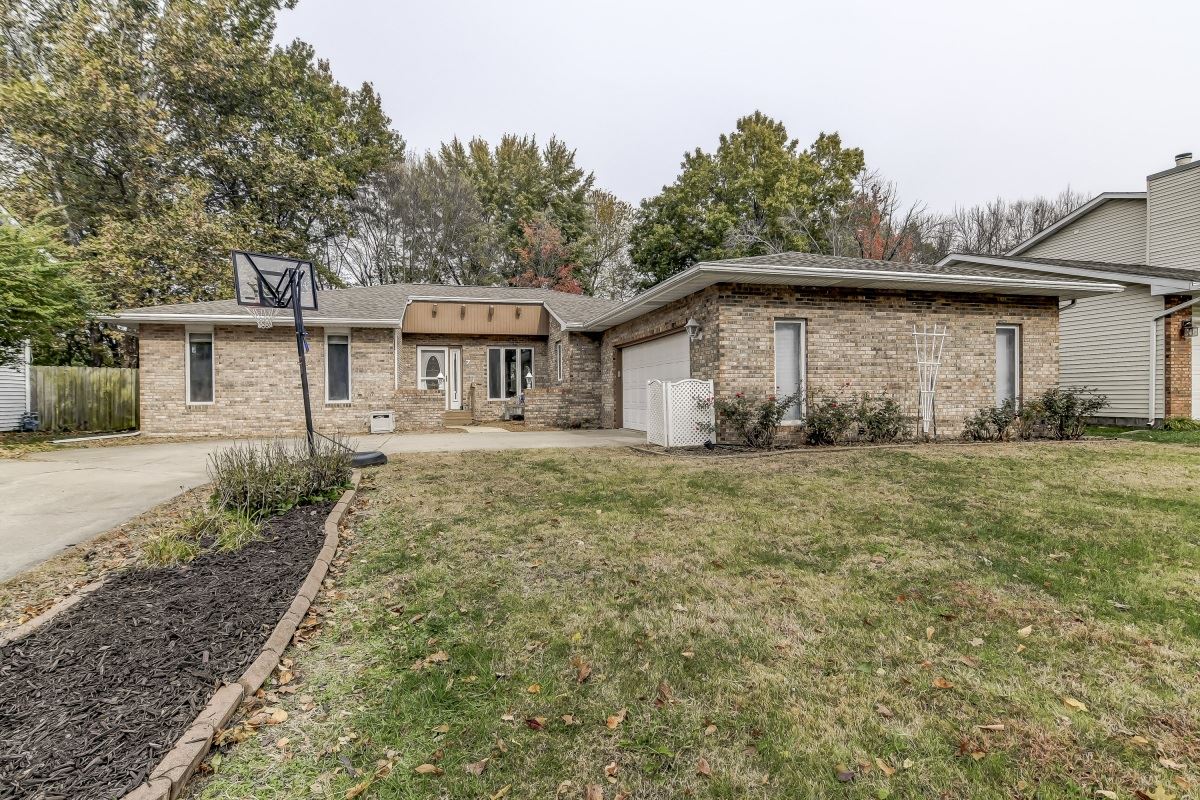 7 Sarah Avenue Springfield, IL 62703 - Photo 1 of 36