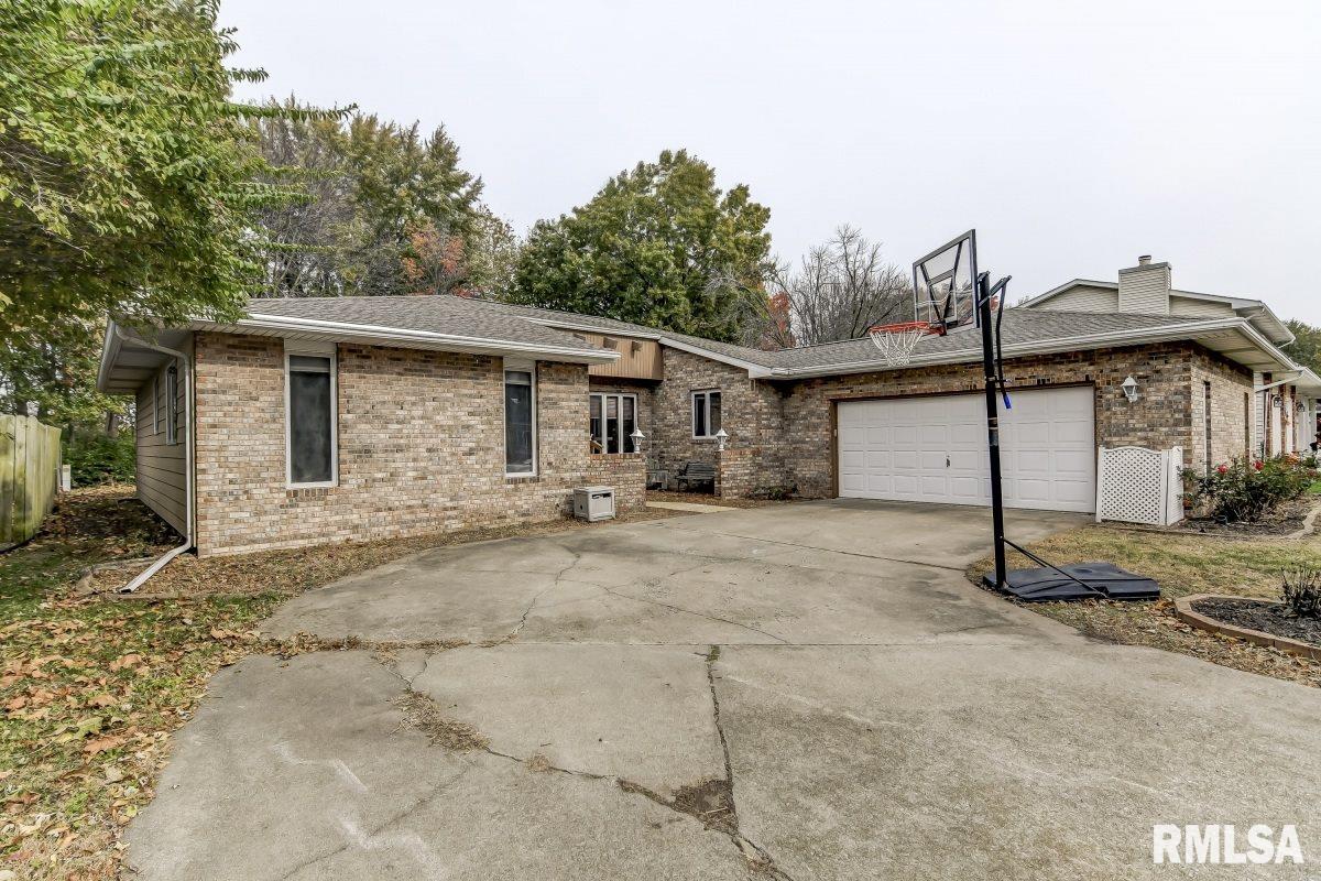 7 Sarah Avenue Springfield, IL 62703 - Photo 2 of 36