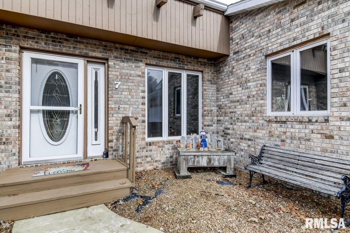 7 Sarah Avenue Springfield, IL 62703 - Photo 3 of 36
