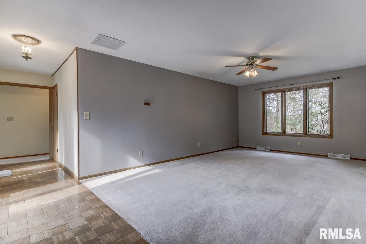 7 Sarah Avenue Springfield, IL 62703 - Photo 5 of 36