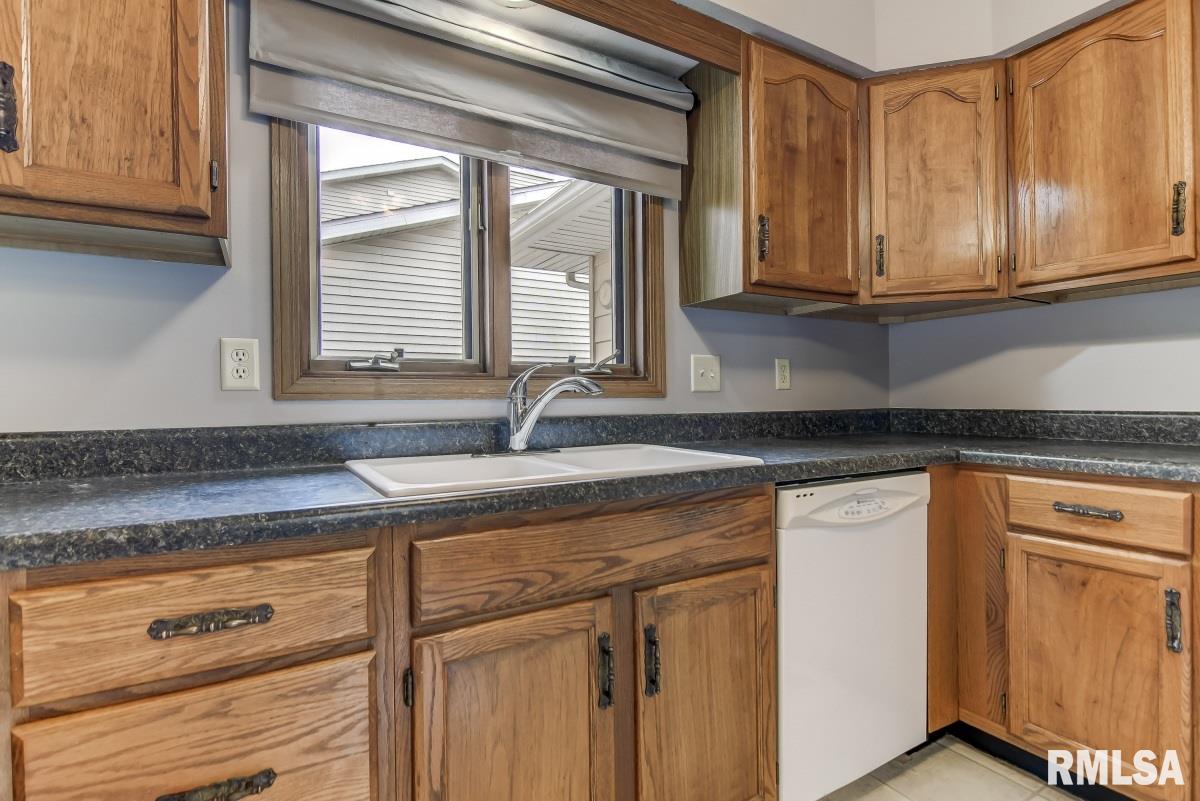 7 Sarah Avenue Springfield, IL 62703 - Photo 10 of 36