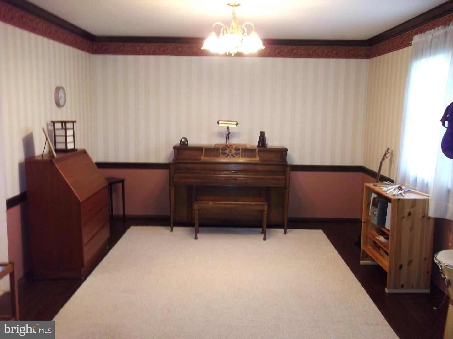 755 Stephen Road Warminster, PA 18974 - Photo 8 of 25 Gallery Image 8