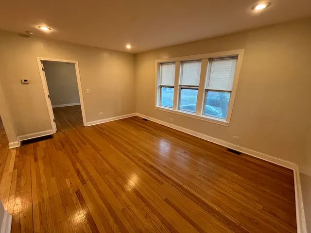 $1,895 | 3422 West Waveland Avenue, Unit 1E, Chicago, IL 60618