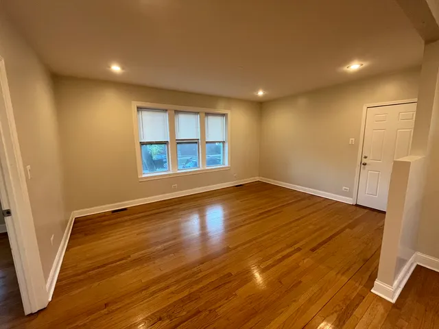 $1,895 | 3422 West Waveland Avenue, Unit 1E, Chicago, IL 60618