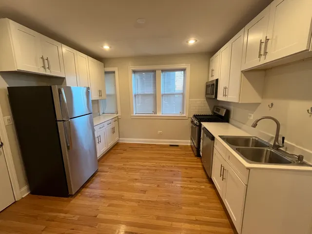 $1,895 | 3422 West Waveland Avenue, Unit 1E, Chicago, IL 60618