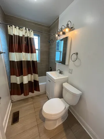 $1,895 | 3422 West Waveland Avenue, Unit 1E, Chicago, IL 60618